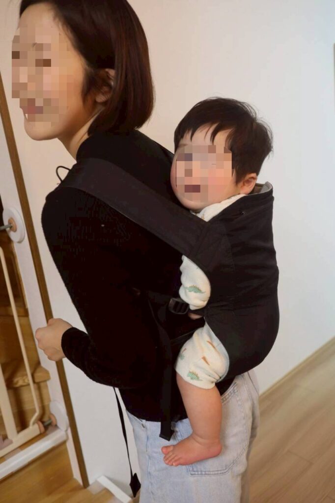 モンベルのポケッタブルベビーキャリア。おんぶのやり方。