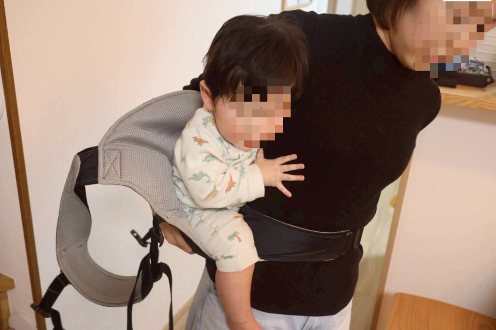 モンベルのポケッタブルベビーキャリア。おんぶのやり方。