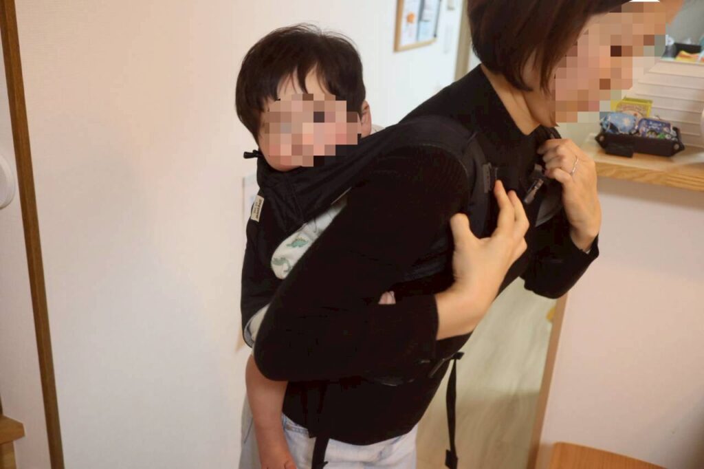 モンベルのポケッタブルベビーキャリア。おんぶのやり方。